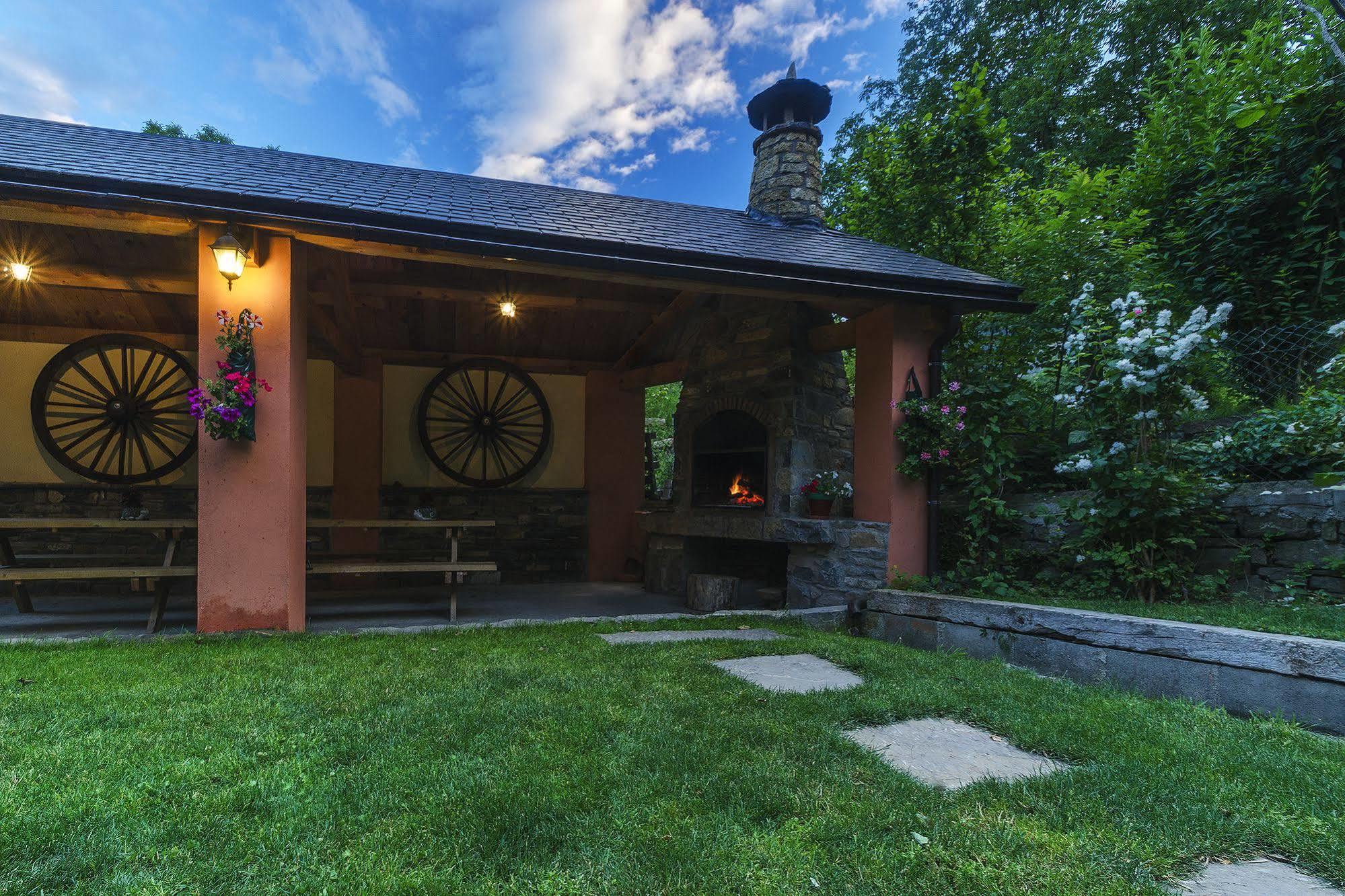 Casa Martin Ordesa Guest House Sarvisé Eksteriør bilde